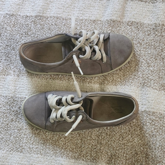 Ecco Shoes - Gray Casual Lace-Up Sneakers